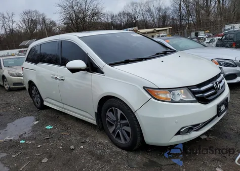 2015 Honda Odyssey Touring z USA, uszkodzony, nr VIN 5FNRL5H94FB118450